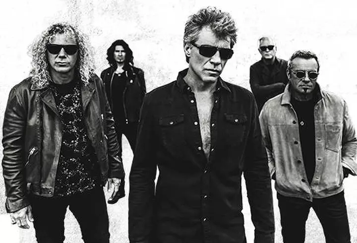 Giulia s-a lăsat pe mâna medicului estetician: ”Nu o să arăt ca venind de la muzeul figurilor de ceară”. Iată rezultatul!