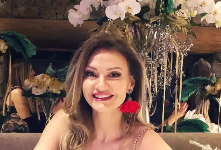 Giulia s-a lăsat pe mâna medicului estetician: ”Nu o să arăt ca venind de la muzeul figurilor de ceară”. Iată rezultatul!