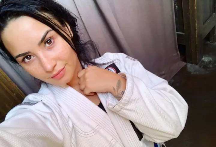 Un nou scandal la orizont? Dwayne “The Rock” Johnson, plătit cu 13 milioane de dolari mai mult decât Emily Blunt pentru rolul principal!