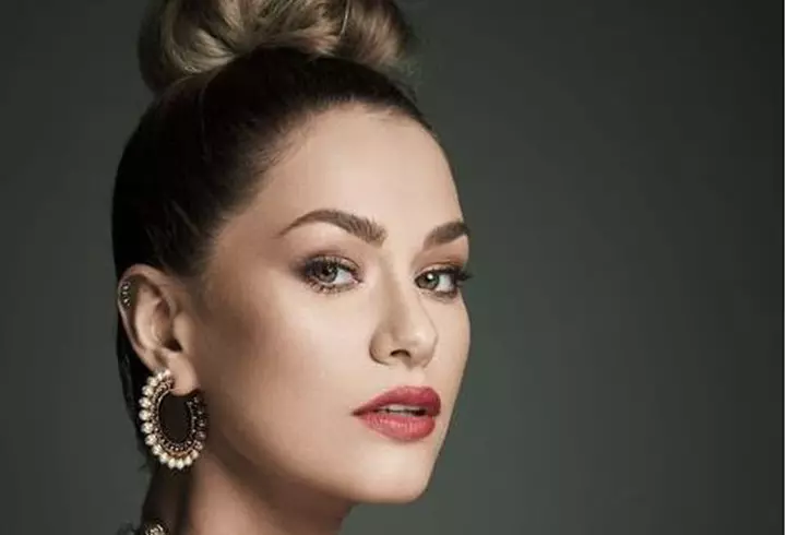 Tania Budi, la 51 de ani - dovadă că frumusețea nu are vârstă. Imagini cu femeia pe care au iubit-o pătimaș cei mai doriți bărbați din România