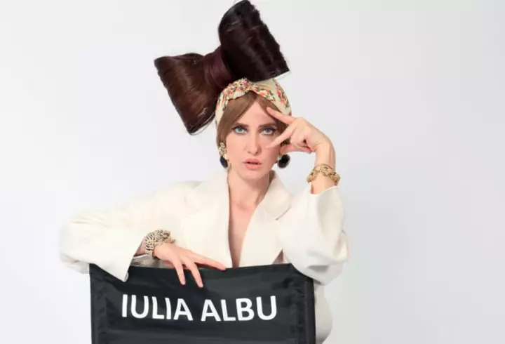 Giulia s-a lăsat pe mâna medicului estetician: ”Nu o să arăt ca venind de la muzeul figurilor de ceară”. Iată rezultatul!