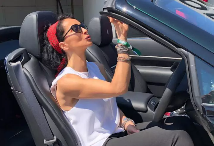 Giulia s-a lăsat pe mâna medicului estetician: ”Nu o să arăt ca venind de la muzeul figurilor de ceară”. Iată rezultatul!