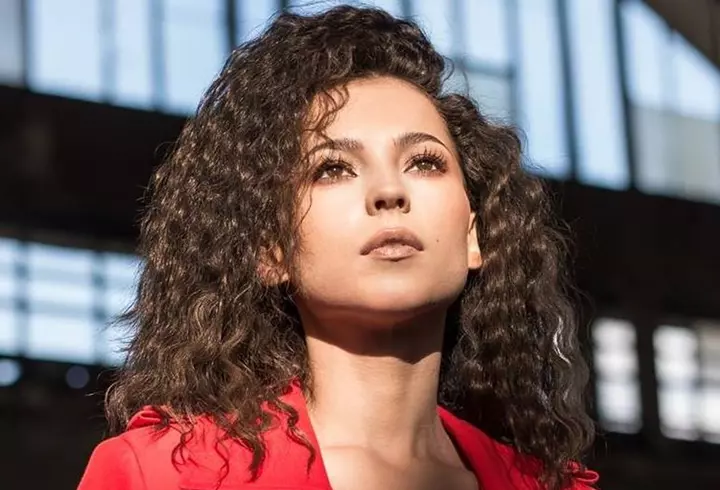 Giulia s-a lăsat pe mâna medicului estetician: ”Nu o să arăt ca venind de la muzeul figurilor de ceară”. Iată rezultatul!