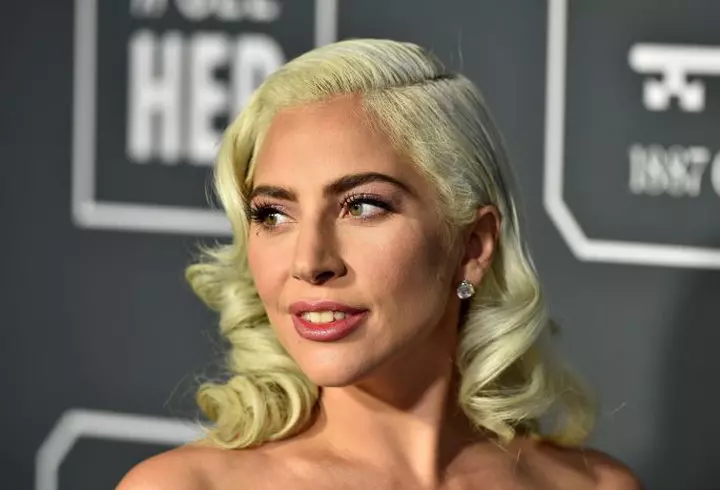 20 de celebrități care nu beau alcool niciodată. Ben Affleck, Gerard Butler și Brad Pitt au avut grave probleme cu băutura!