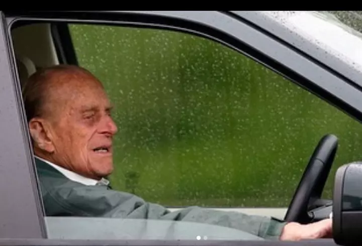 20 de celebrități care nu beau alcool niciodată. Ben Affleck, Gerard Butler și Brad Pitt au avut grave probleme cu băutura!