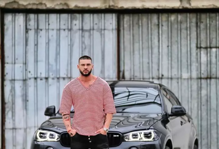 VIVA! de martie: povești impresionante despre femei de succes! Plus cadou un CHOKER!