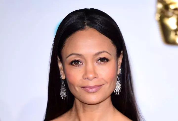 (P) FOREO lansează LUNA 3 pentru împrospătarea, hidratarea și tonifierea tenului tău