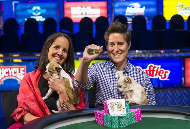 (P) Cum asortezi geanta și pantofii- sfaturi de stil și idei pentru vară