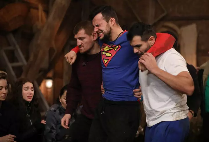 Elena Gheorghe și familia, pictorial EXCLUSIV în VIVA! de aprilie. Povestea nespusă a unei iubiri interzise