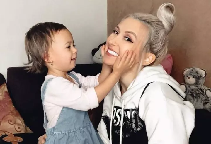 Andreea Bălan, primele declarații din spital. Proaspăta mămică mulțumește medicilor că au salvat-o