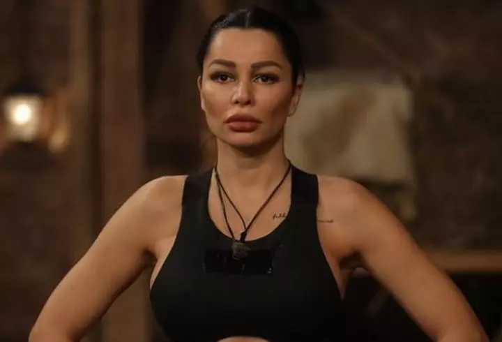 (P) Cinci titluri de carti ale caror subiecte te captiveaza