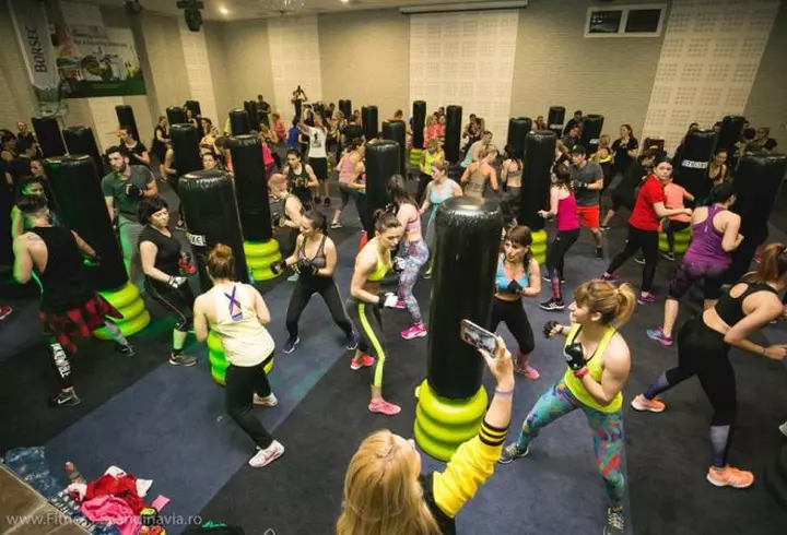 (P) Cinci titluri de carti ale caror subiecte te captiveaza