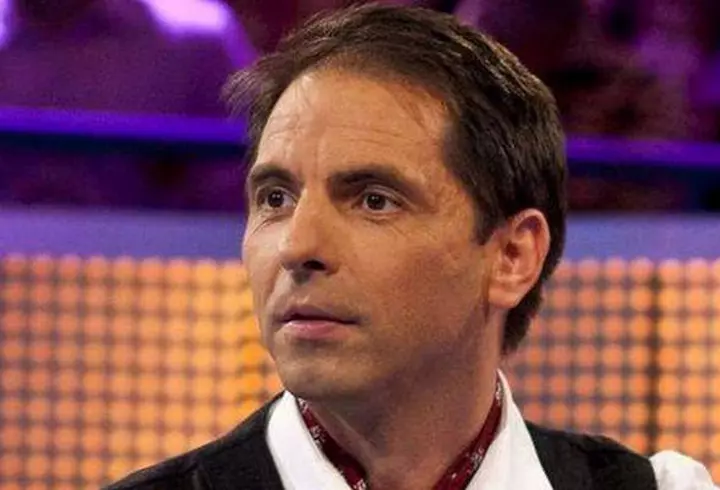 Elena Gheorghe și familia, pictorial EXCLUSIV în VIVA! de aprilie. Povestea nespusă a unei iubiri interzise