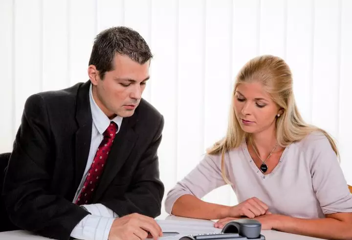 (P) Cinci titluri de carti ale caror subiecte te captiveaza