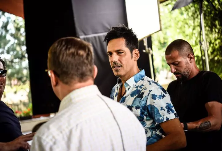 (P) Cinci titluri de carti ale caror subiecte te captiveaza