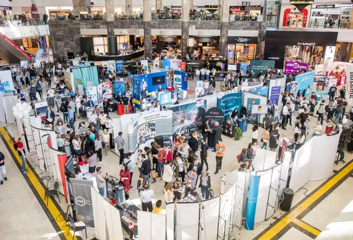 (P) Cinci titluri de carti ale caror subiecte te captiveaza