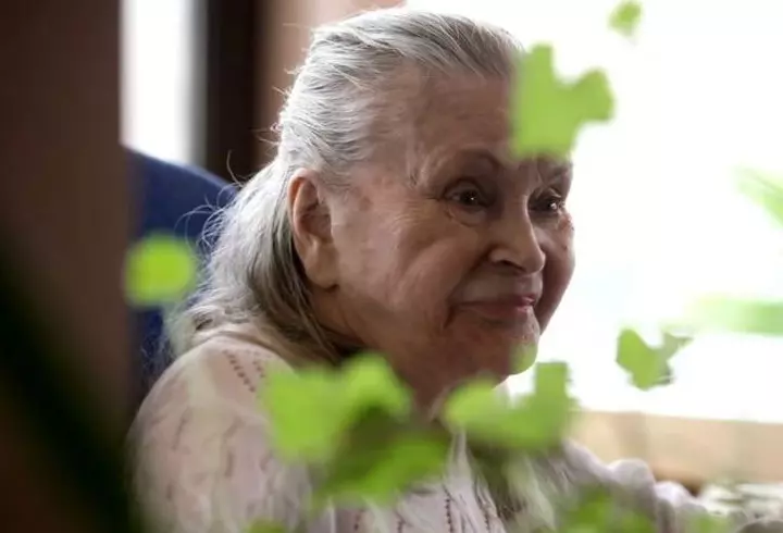 Elena Gheorghe și familia, pictorial EXCLUSIV în VIVA! de aprilie. Povestea nespusă a unei iubiri interzise