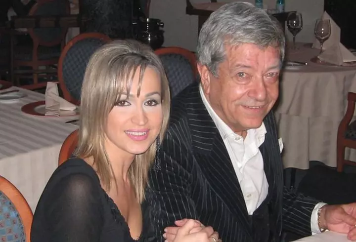 Elena Gheorghe și familia, pictorial EXCLUSIV în VIVA! de aprilie. Povestea nespusă a unei iubiri interzise