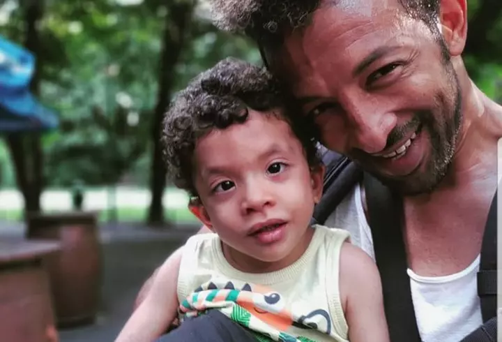 La 42 de ani, Mihaela Cernea, blonda din trupa Class, arată mai bine decât în tinereţe. Parcă ar fi sora copiiilor săi!