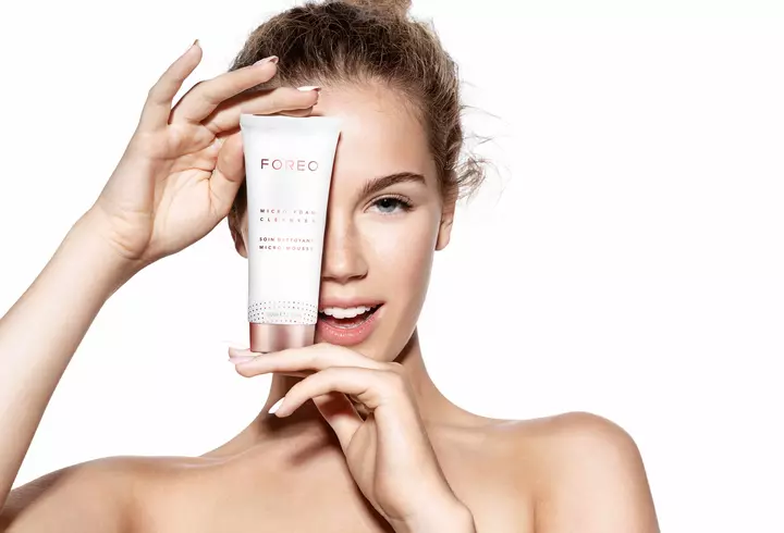 (P) FOREO lansează LUNA 3 pentru împrospătarea, hidratarea și tonifierea tenului tău