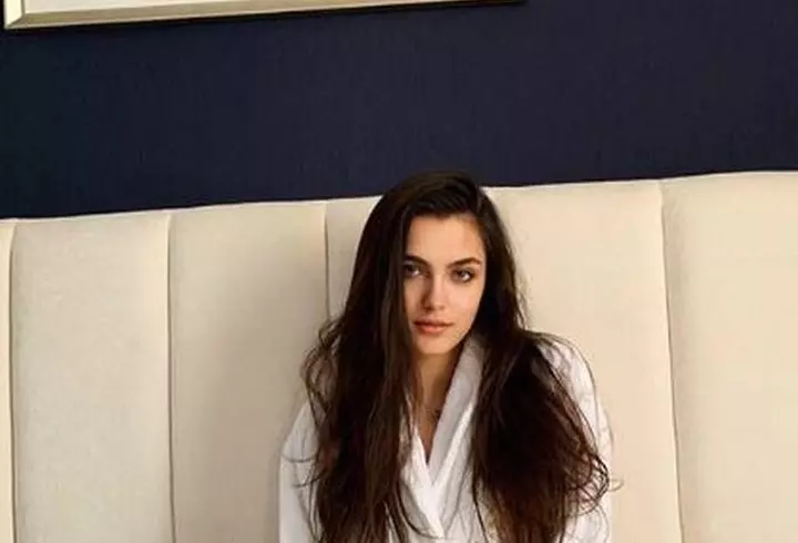 Cine este Izabela Stress, cel mai de succes român pe YouTube! Câștigă 40.000 de dolari pe zi din videoclipuri în care face slime!