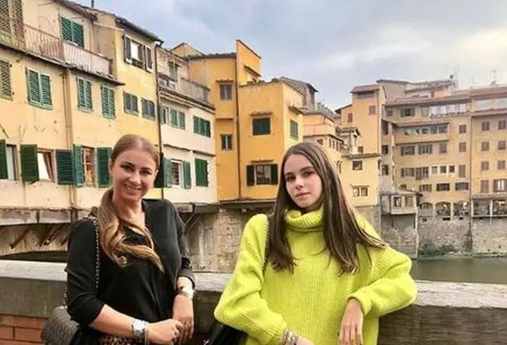 Ce semnificație are numele celui de-al șaselea copil al Ancăi Serea. Viitoarea mămică este însărcinată în 6 luni și va avea o fetiță