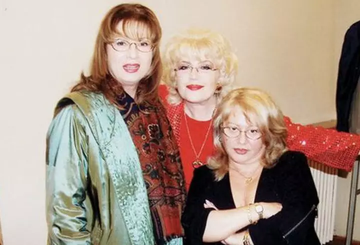 Cine este Izabela Stress, cel mai de succes român pe YouTube! Câștigă 40.000 de dolari pe zi din videoclipuri în care face slime!