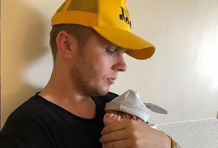 Cine este Izabela Stress, cel mai de succes român pe YouTube! Câștigă 40.000 de dolari pe zi din videoclipuri în care face slime!