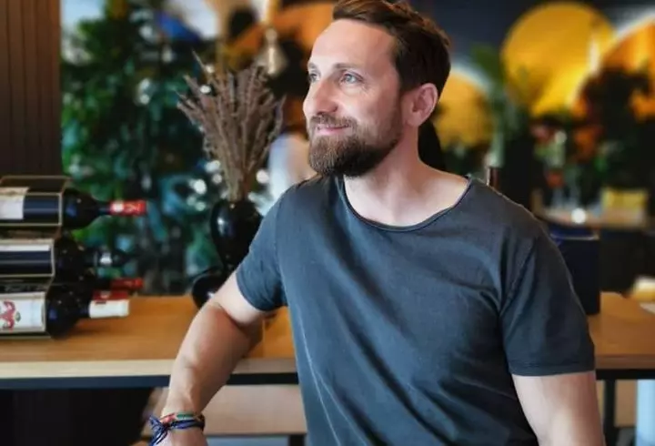 Îl mai ții minte pe excentricul Fizz? Cu ce se ocupă acum cântărețul care nu ieșea din casă fără blănuri