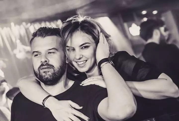 Cine este Izabela Stress, cel mai de succes român pe YouTube! Câștigă 40.000 de dolari pe zi din videoclipuri în care face slime!