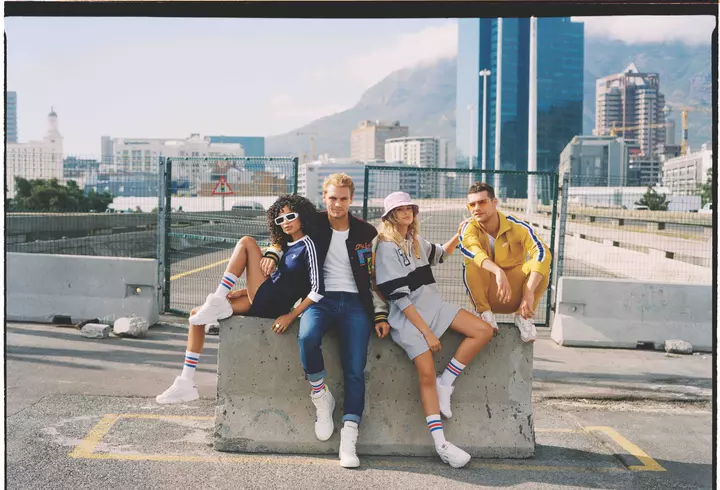 Accesoriile cheie la care vedetele nu renunță în 2019