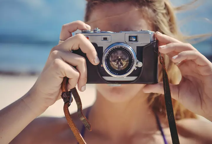 (P) Cum asortezi geanta și pantofii- sfaturi de stil și idei pentru vară