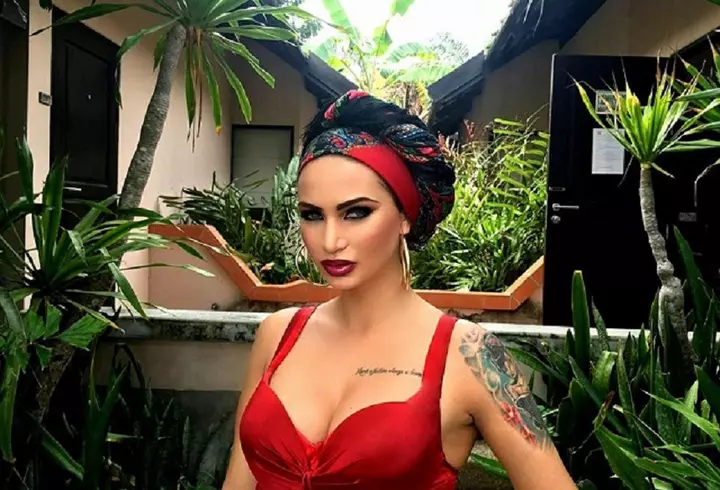 Cine este Izabela Stress, cel mai de succes român pe YouTube! Câștigă 40.000 de dolari pe zi din videoclipuri în care face slime!