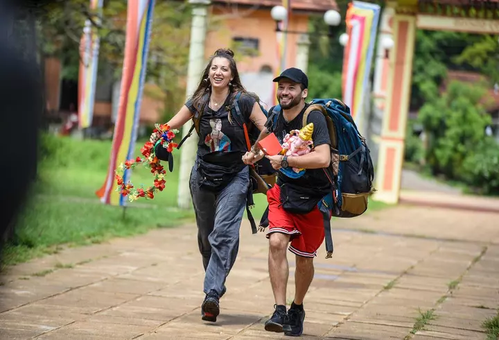 Maestrul Gheorghe Zamfir are o soție cu 44 de ani mai tânără! Cum arată partenera lui acum!