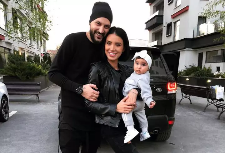 Cum arată fetiţa fostului principe Nicolae şi al Nicoletei Cîrjan. Iris Anna, strănepoata Regelui Mihai, seamănă perfect cu tatăl ei!