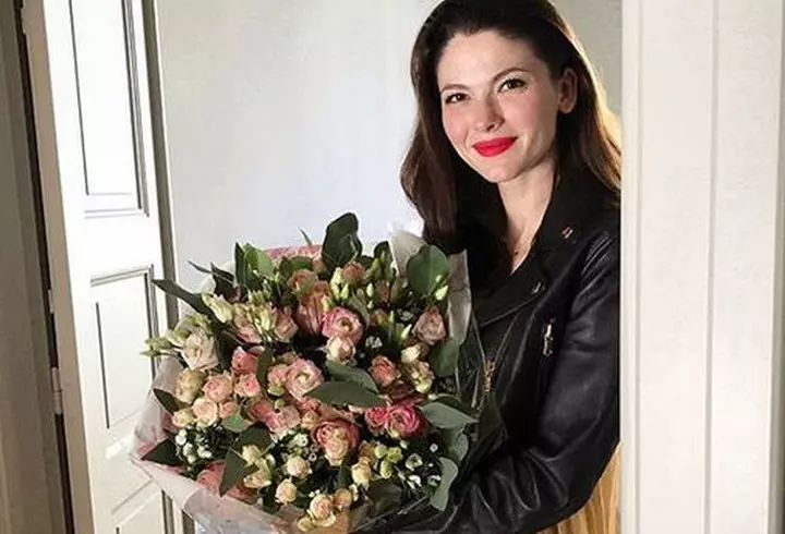 Ce familie frumoasă are Dana Nălbaru! Cântăreața are 3 copii cu Dragoș Bucur, însă fata cea mare arată de parcă i-ar fi soră!