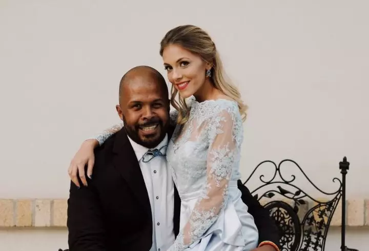 La 42 de ani, Mihaela Cernea, blonda din trupa Class, arată mai bine decât în tinereţe. Parcă ar fi sora copiiilor săi!