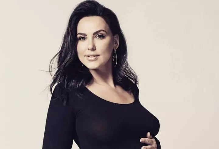 La 42 de ani, Mihaela Cernea, blonda din trupa Class, arată mai bine decât în tinereţe. Parcă ar fi sora copiiilor săi!