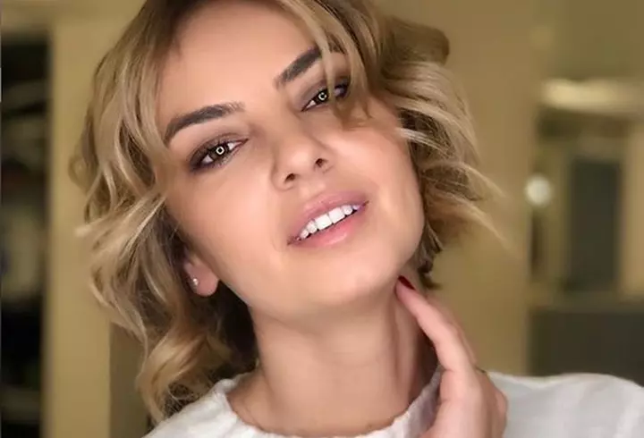 Ce familie frumoasă are Dana Nălbaru! Cântăreața are 3 copii cu Dragoș Bucur, însă fata cea mare arată de parcă i-ar fi soră!