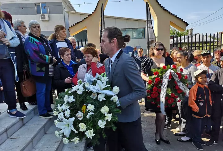 Ce familie frumoasă are Dana Nălbaru! Cântăreața are 3 copii cu Dragoș Bucur, însă fata cea mare arată de parcă i-ar fi soră!