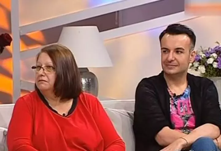 Ce familie frumoasă are Dana Nălbaru! Cântăreața are 3 copii cu Dragoș Bucur, însă fata cea mare arată de parcă i-ar fi soră!