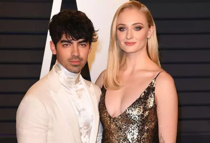 Ce familie frumoasă are Dana Nălbaru! Cântăreața are 3 copii cu Dragoș Bucur, însă fata cea mare arată de parcă i-ar fi soră!