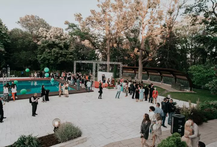 Ruxi, ținută mega excentrică la petrecerea VIVA! Outfitul ei a atras toate privirile