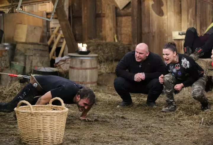 Ce familie frumoasă are Dana Nălbaru! Cântăreața are 3 copii cu Dragoș Bucur, însă fata cea mare arată de parcă i-ar fi soră!