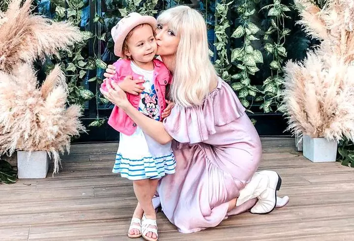 Cristina Spătar se mută lângă casa fostului soț: ”Să fim aproape de bunici”