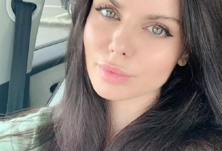 Nicoleta Voica e prima vedetă din România, care și-a pus silicoane, în urmă cu 30 de ani. / Mesajul cântăreței de muzică populară pentru tinerele care vor sâni mai mari