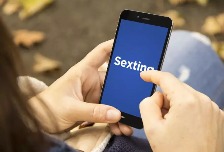 Atracția pentru natură dusă la extrem! 2 fetișuri sexuale cu insecte și copaci