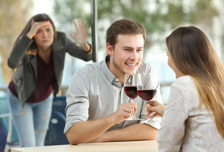 Atracția pentru natură dusă la extrem! 2 fetișuri sexuale cu insecte și copaci