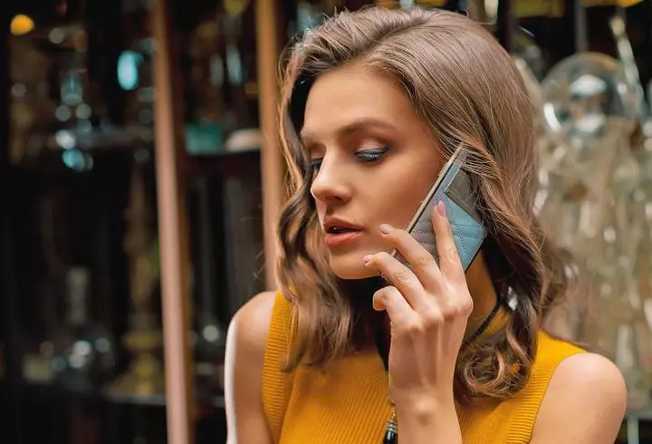 (P) 5 bluze elegante în culori tomnatice perfecte pentru a-ți îndulci fiecare ținută