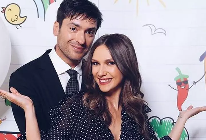 TOP 3 exerciții pentru picioare sexy, pe care să le faci acasă